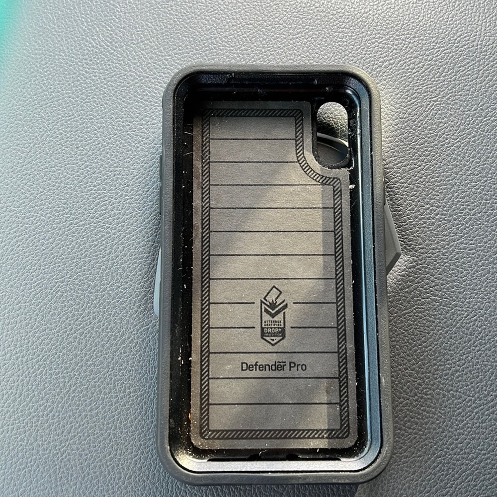 Otter box defender series case for iPhone XR